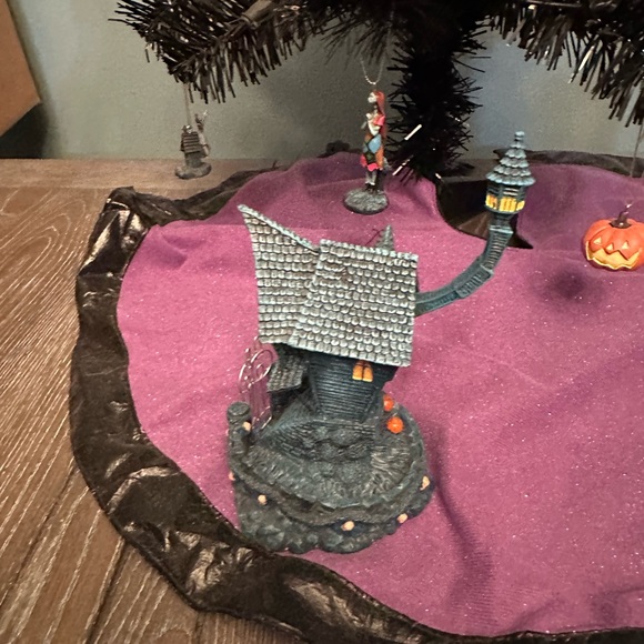 Nightmare Before Christmas Tree and ornaments from Bradford Exchange - Picture 5 of 9